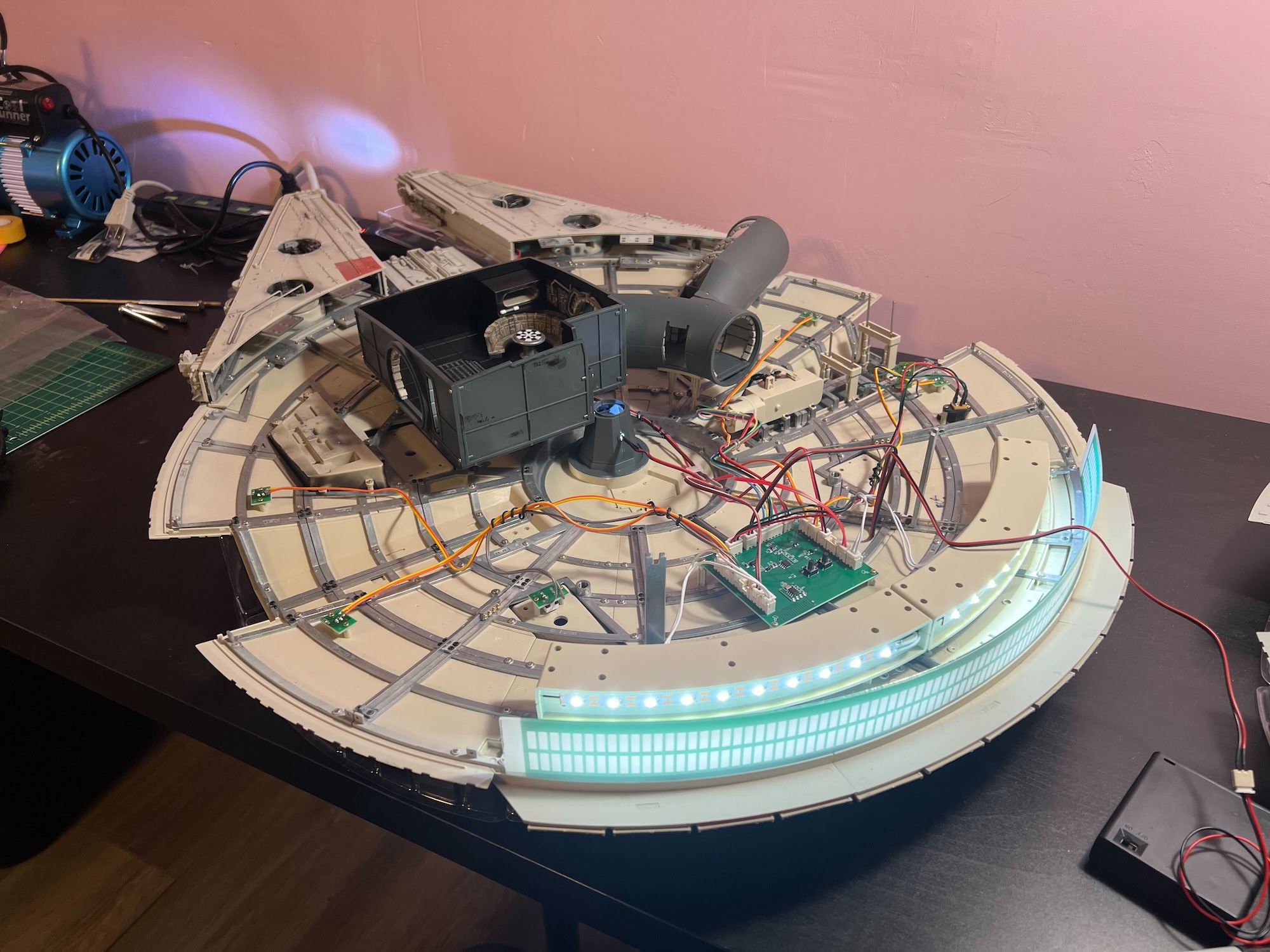 Millennium Falcon interior and lighting